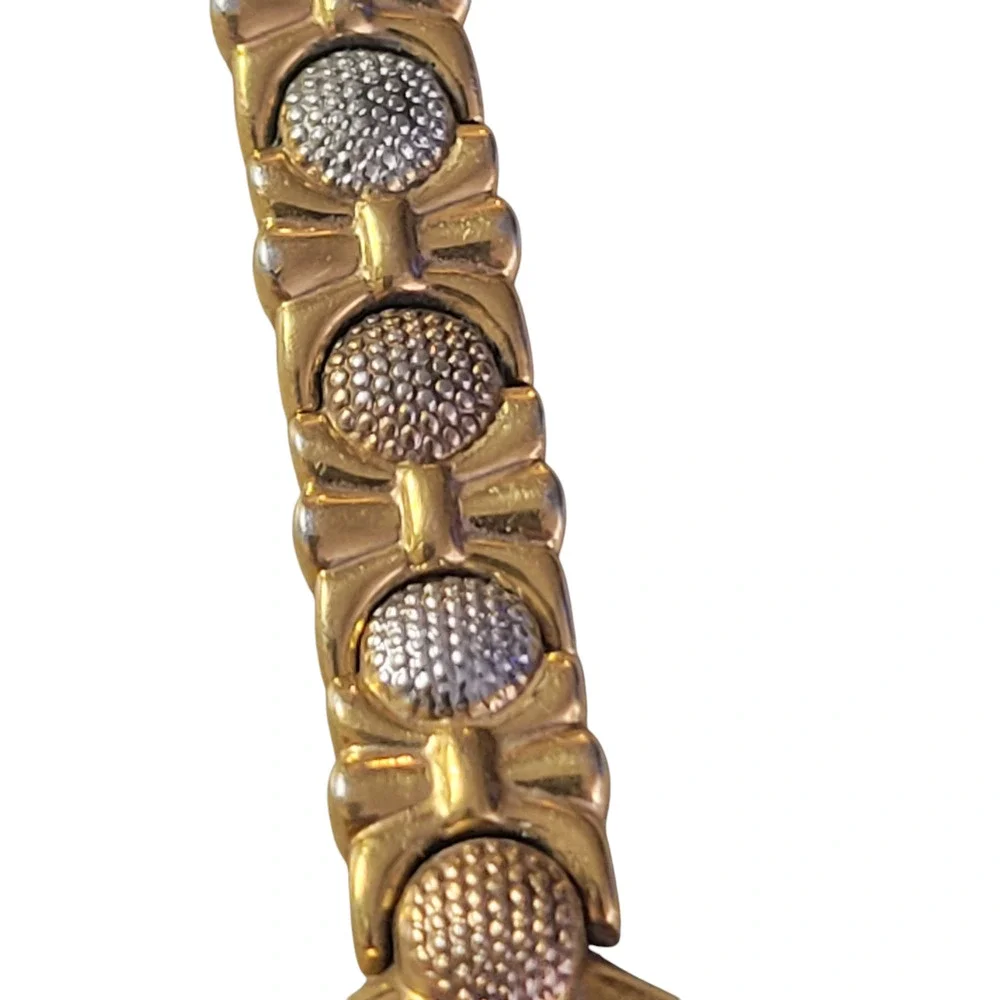 Elgin Ladies  Designer Watch Gold Tone 6 1/2 inches long‎ bracelet new battery